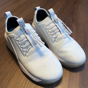 clove nursing shoes